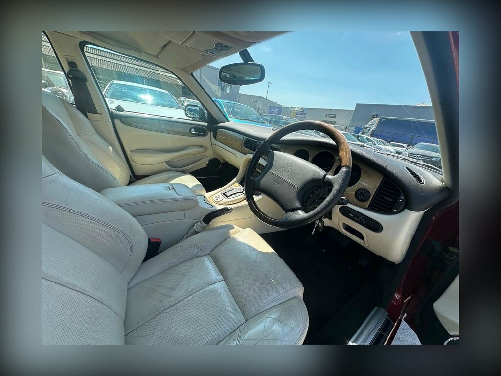 Jaguar XJ 2001 51 Reg Saloon 95,000 Miles 4.0L Aut Silver #20