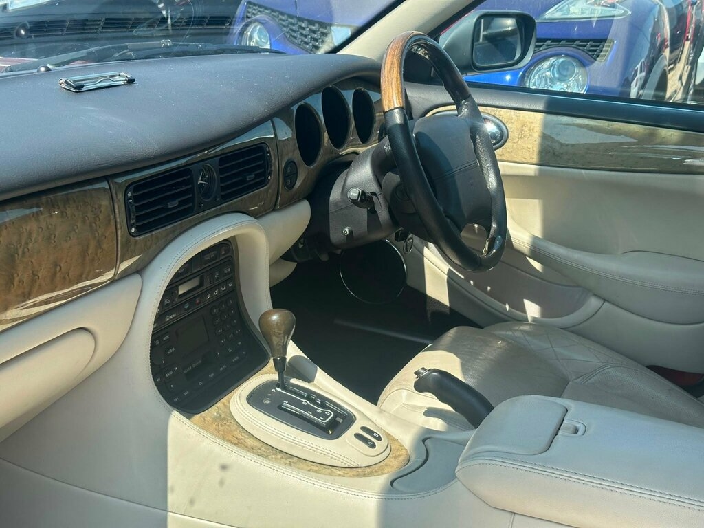 Jaguar XJ 2001 51 Reg Saloon 95,000 Miles 4.0L Aut Silver #27