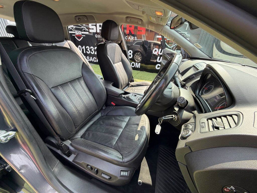 Vauxhall Insignia Hatchback 2.0 White #23