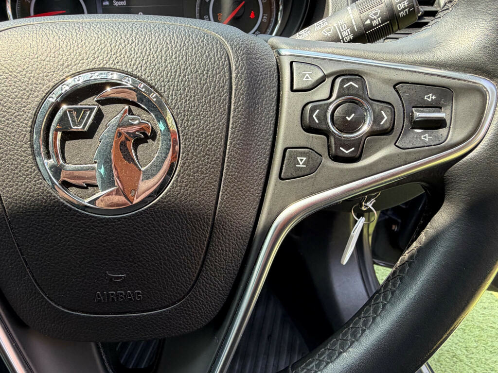 Vauxhall Insignia Hatchback 2.0 White #17