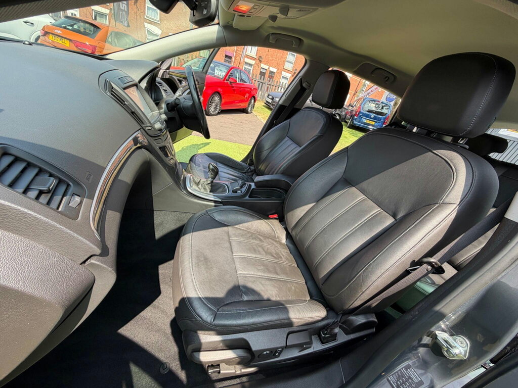 Vauxhall Insignia Hatchback 2.0 White #25