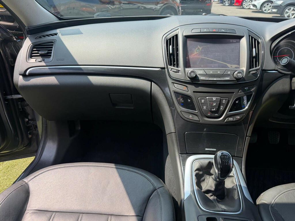 Vauxhall Insignia Hatchback 2.0 White #32