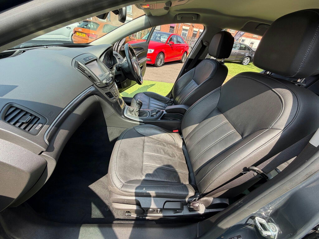 Vauxhall Insignia Hatchback 2.0 White #24