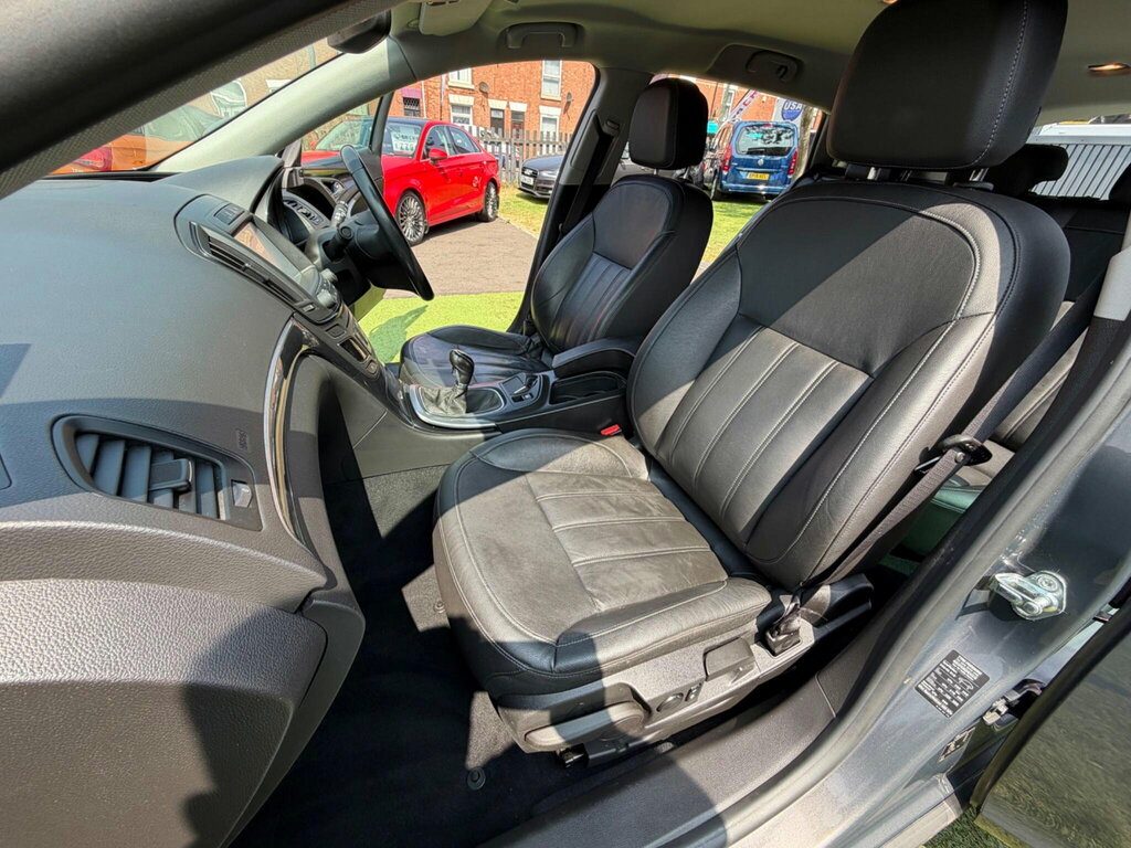 Vauxhall Insignia Hatchback 2.0 White #26