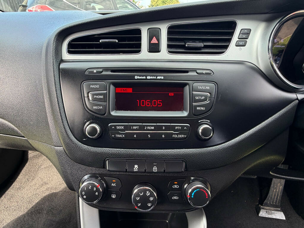 Kia Ceed 1.6 Crdi Ecodynamics 2 Sportswagon Euro 5 Ss White #21