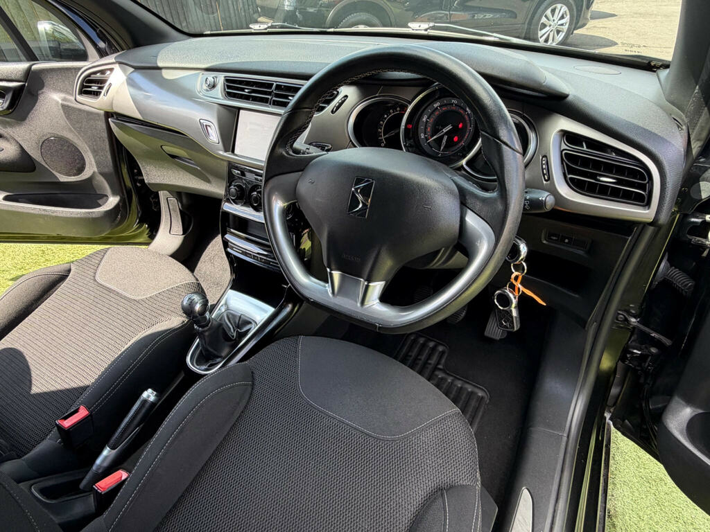 DS DS 3 1.2 Puretech Chic Hatchback Euro Black #2