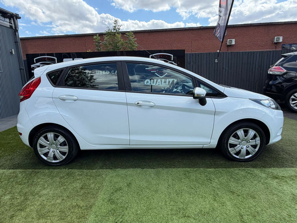 Ford Fiesta 1.25 Zetec Silver #8