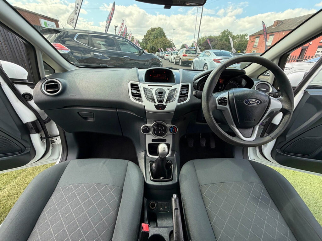 Ford Fiesta 1.25 Zetec Silver #32
