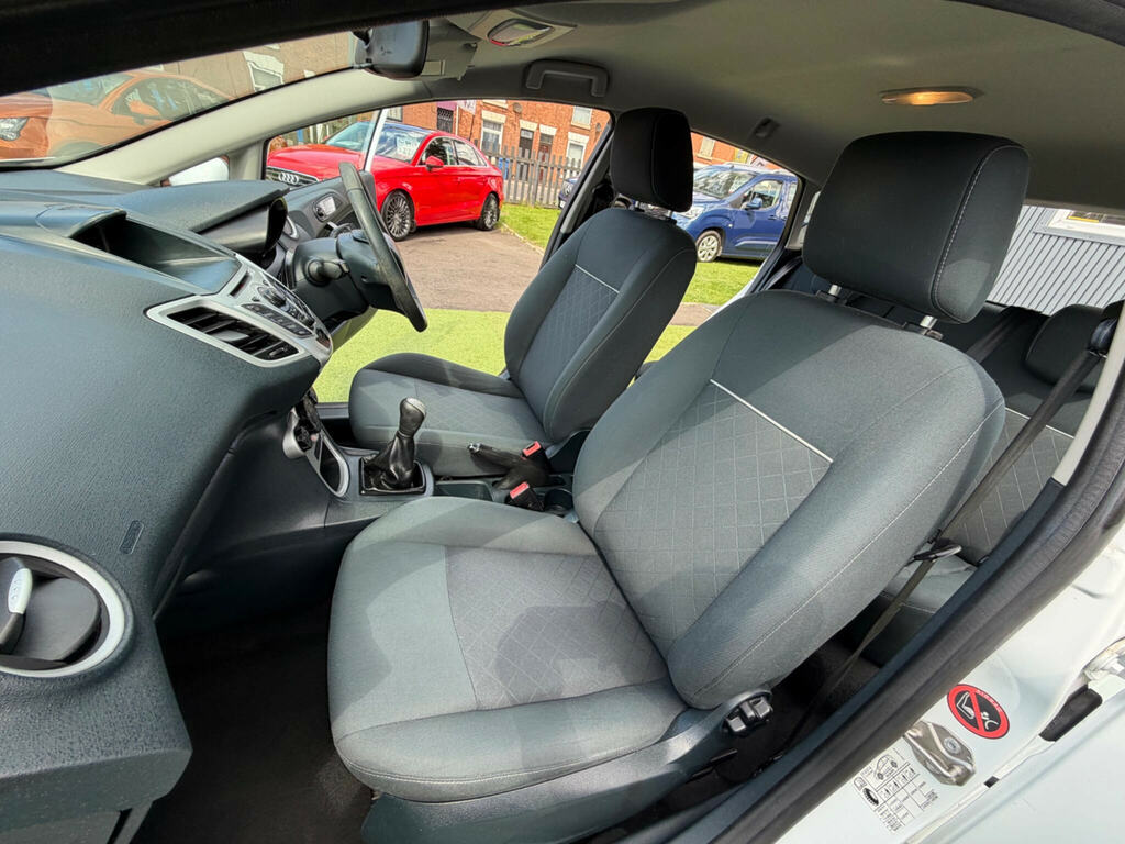 Ford Fiesta 1.25 Zetec Silver #28