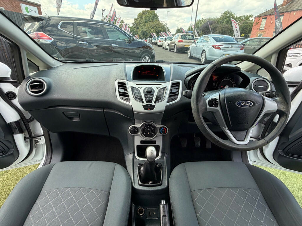 Ford Fiesta 1.25 Zetec Silver #33