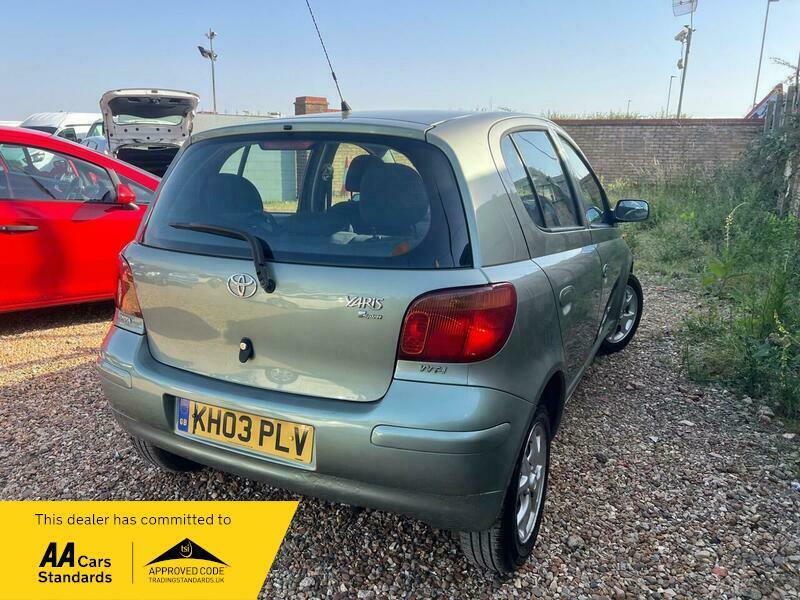 Toyota Yaris 1.3 Vvt-i T Spirit Green #4