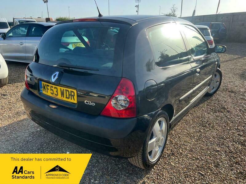 Renault Clio 1.4 16V Expression Black #6