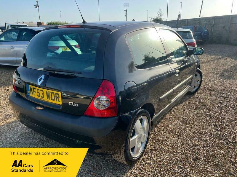 Renault Clio 1.4 16V Expression Black #4