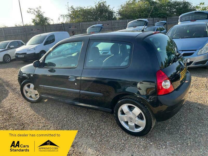 Renault Clio 1.4 16V Expression Black #2