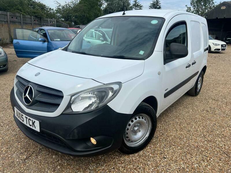 Mercedes-Benz G Class 1.5 109 Cdi Blueefficiency White