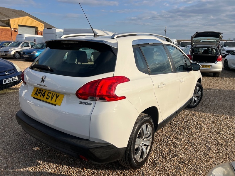 Peugeot 2008 Active White #5