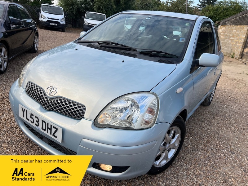 Toyota Yaris Vvti T Spirit Silver #2