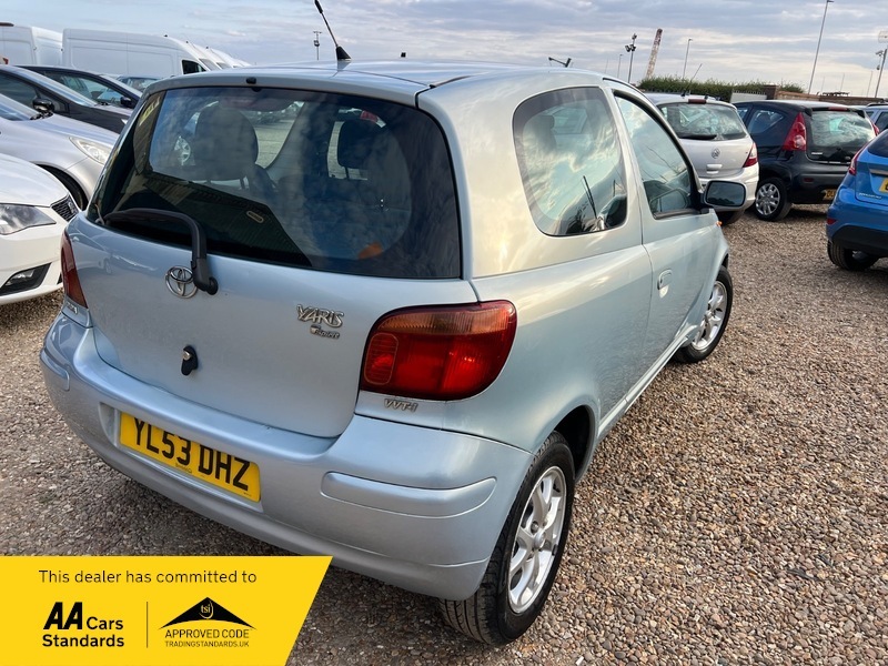 Toyota Yaris Vvti T Spirit Silver #3