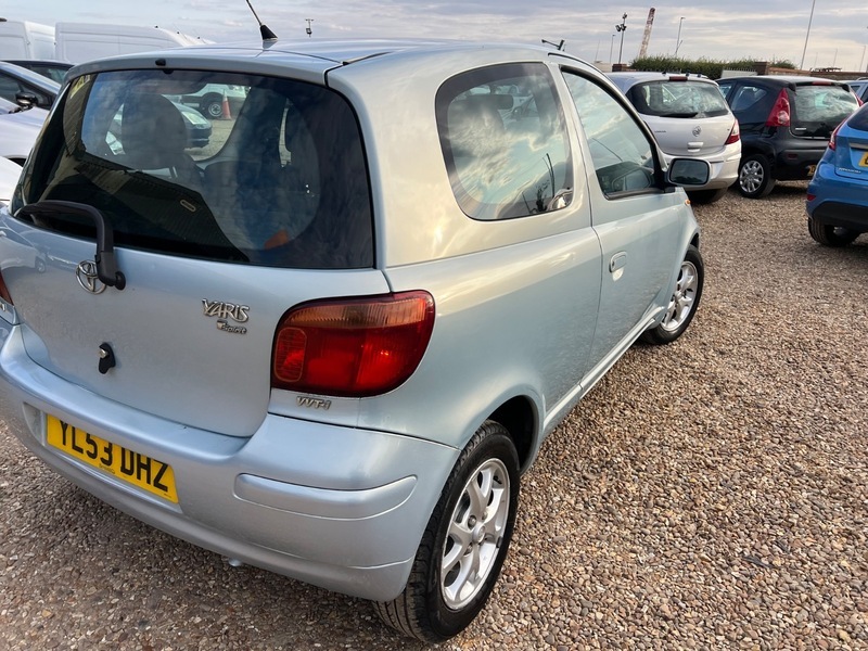 Toyota Yaris Vvti T Spirit Silver #4