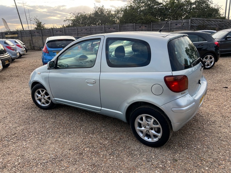 Toyota Yaris Vvti T Spirit Silver #6