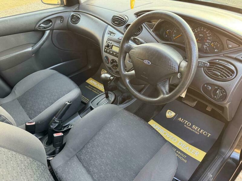 Ford Focus 1.8 L 1.8 Tddi Ghia Blue #11