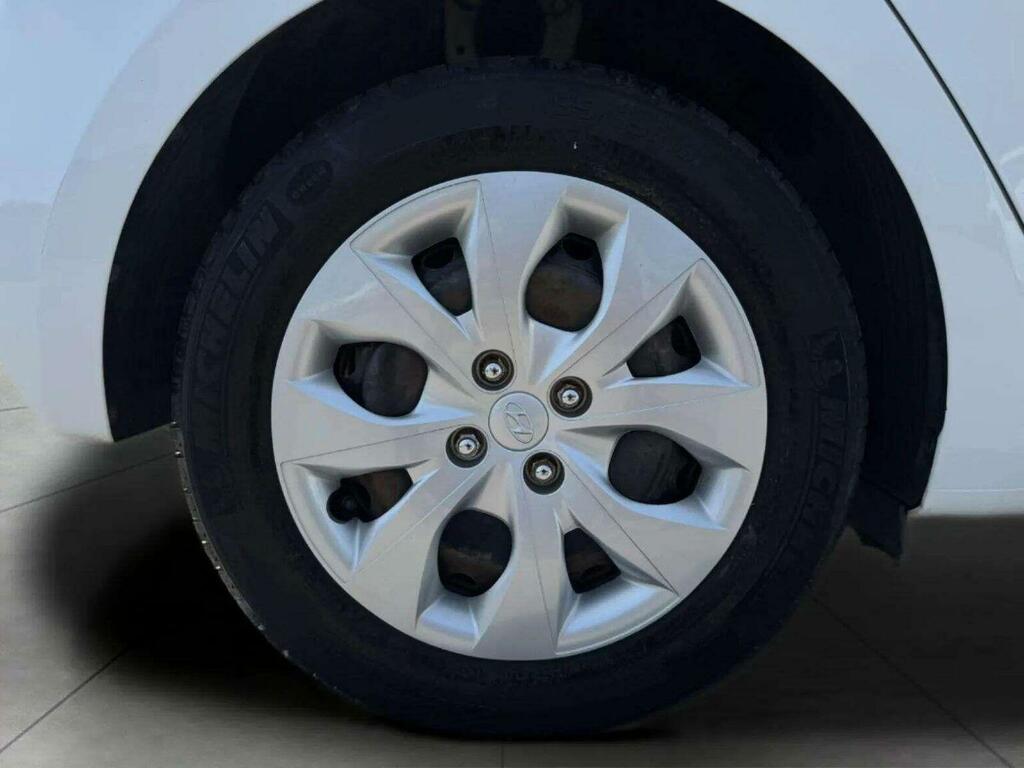 Hyundai I20 Hatchback Black #12