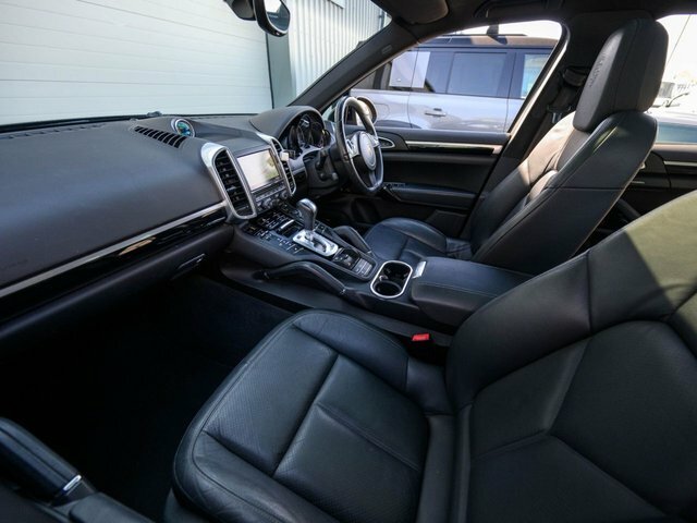 Porsche Cayenne 3L Null White #18