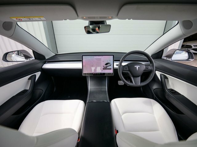 Tesla Model 3 2019 Dual Motor Performance Saloon White #3