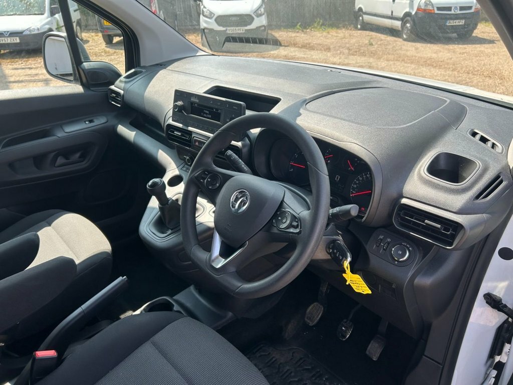 Vauxhall Combo 1.5L Sportive White #2