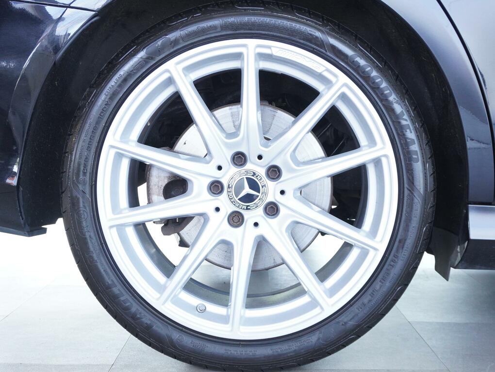 Mercedes-Benz E Class 2.9 E350d Amg Line Edition Premium Saloon Di KM20TKU Black #2