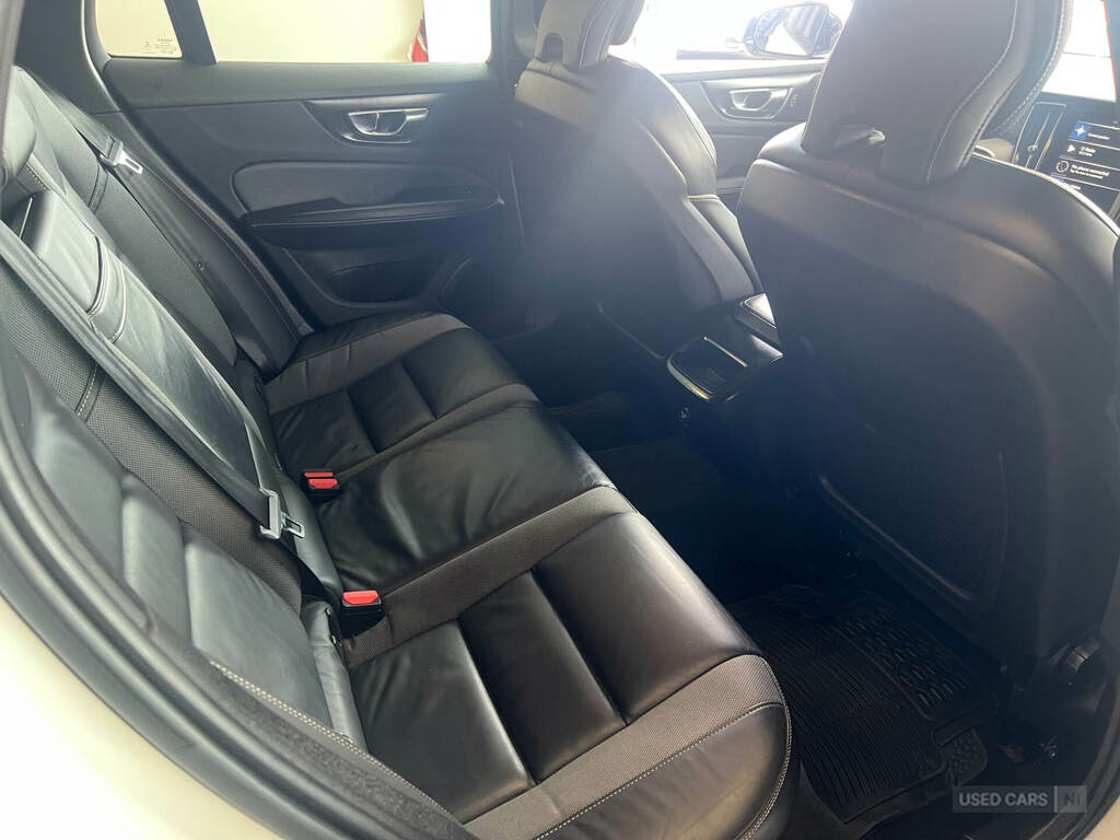 Volvo V60 D3 Momentum Pro Sunroof, Park Assist Heate Grey #11