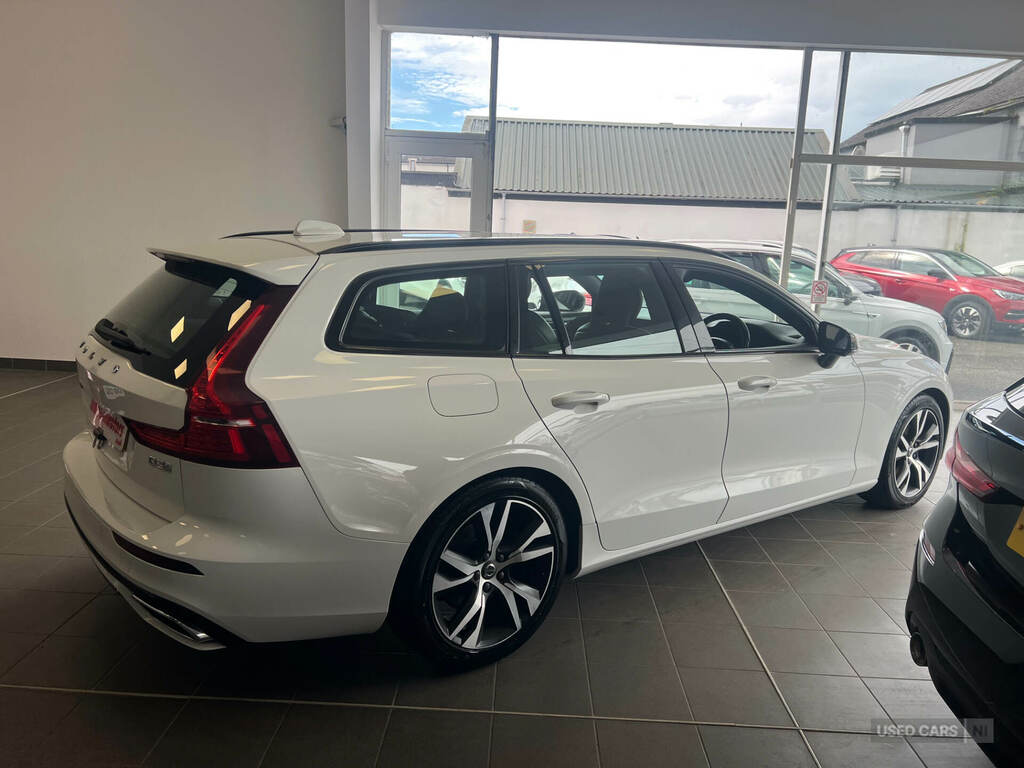 Volvo V60 D3 Momentum Pro Sunroof, Park Assist Heate Grey #8