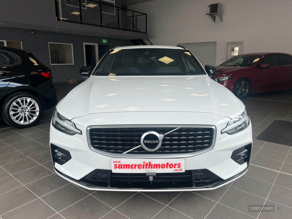 Volvo V60 2.0 D3 R Design White #2