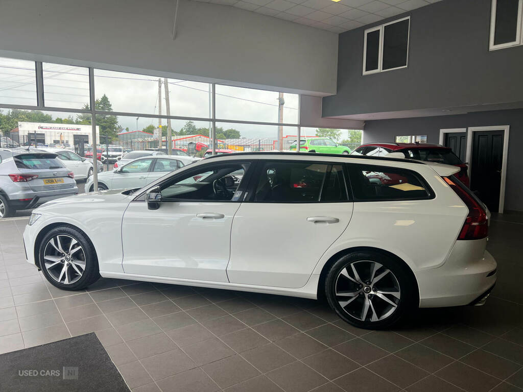 Volvo V60 2.0 D3 R Design White #4