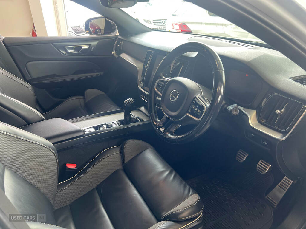 Volvo V60 D3 Momentum Pro Sunroof, Park Assist Heate Grey #9