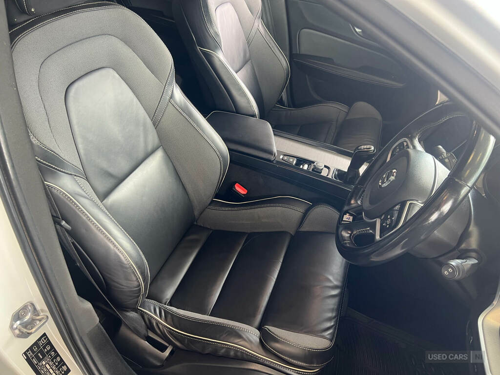 Volvo V60 D3 Momentum Pro Sunroof, Park Assist Heate Grey #10