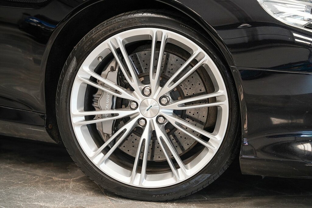 Aston Martin DB9 V12 Black