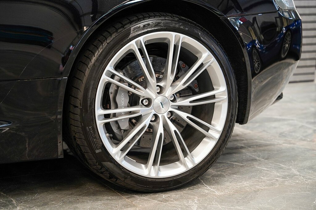 Aston Martin DB9 V12 Black #6