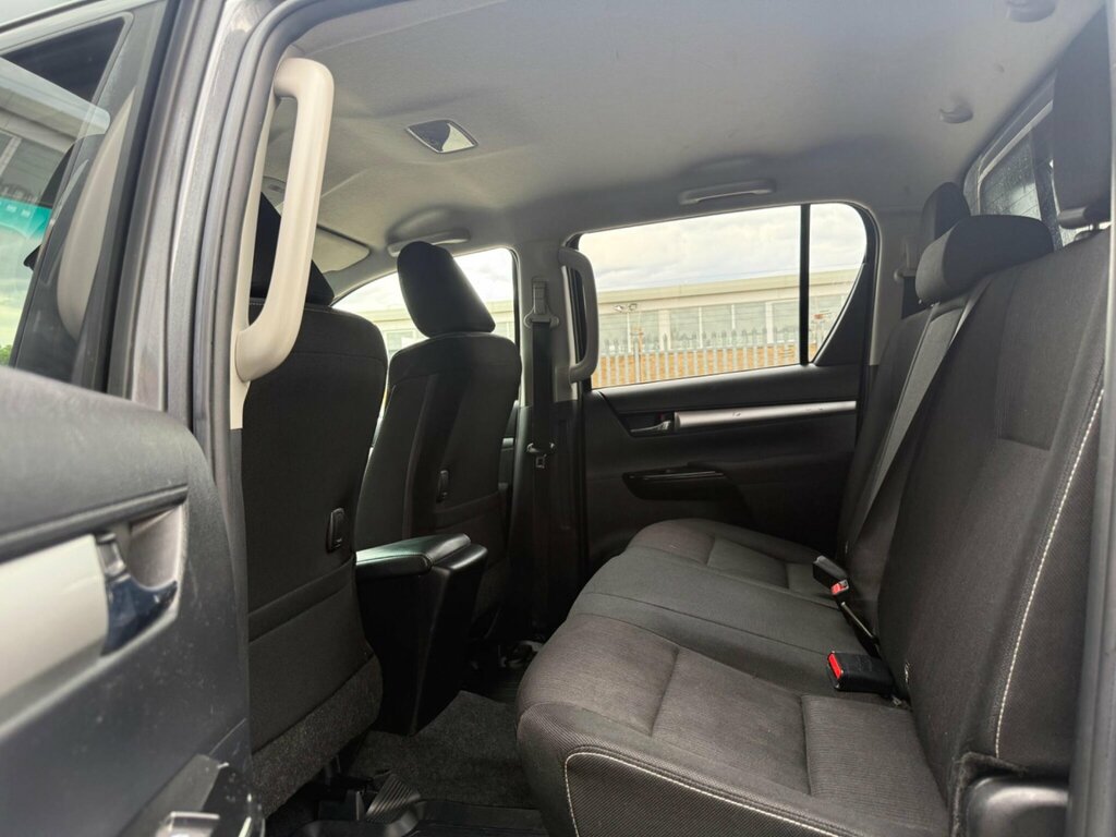 Toyota HILUX Invincible X Dcab Pick Up 2.4 D-4d White #12