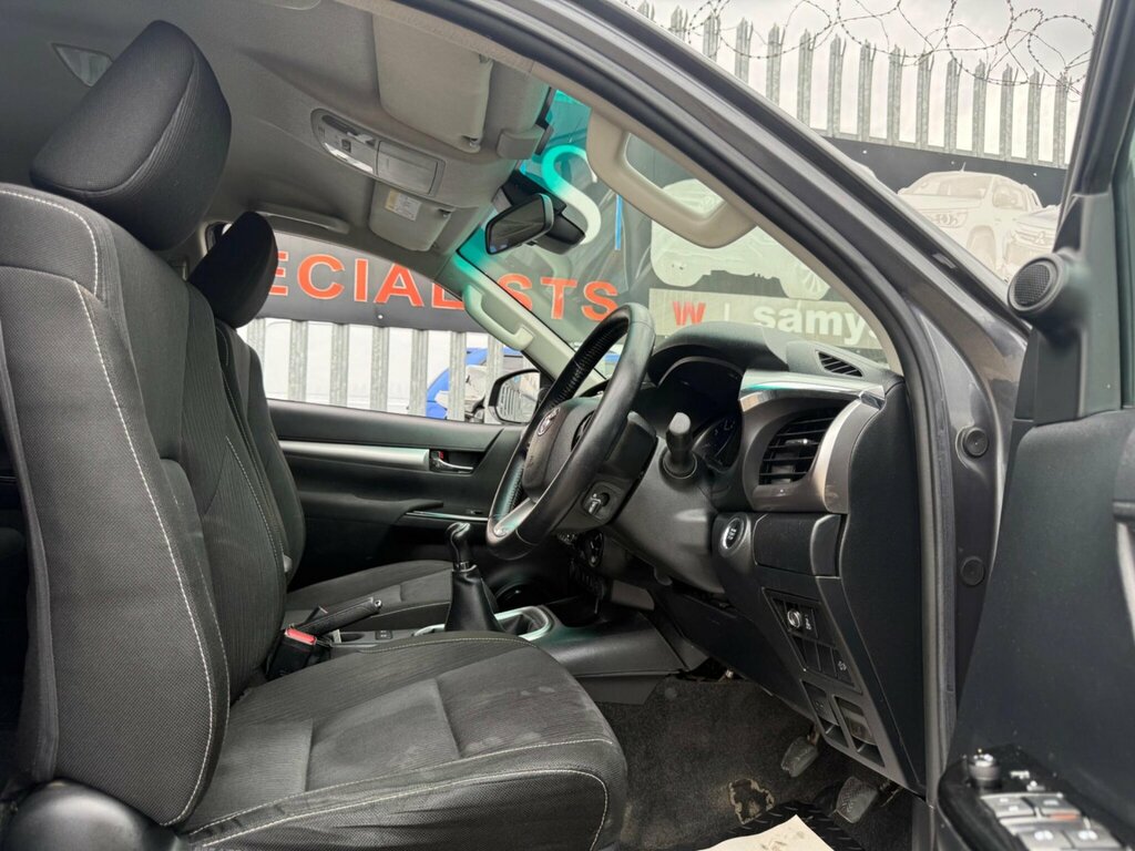 Toyota HILUX Invincible X Dcab Pick Up 2.4 D-4d White #9