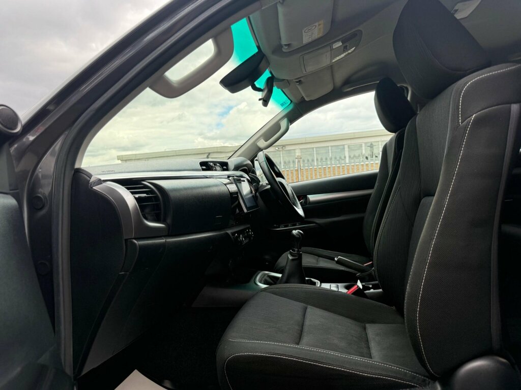 Toyota HILUX Invincible X Dcab Pick Up 2.4 D-4d White #11