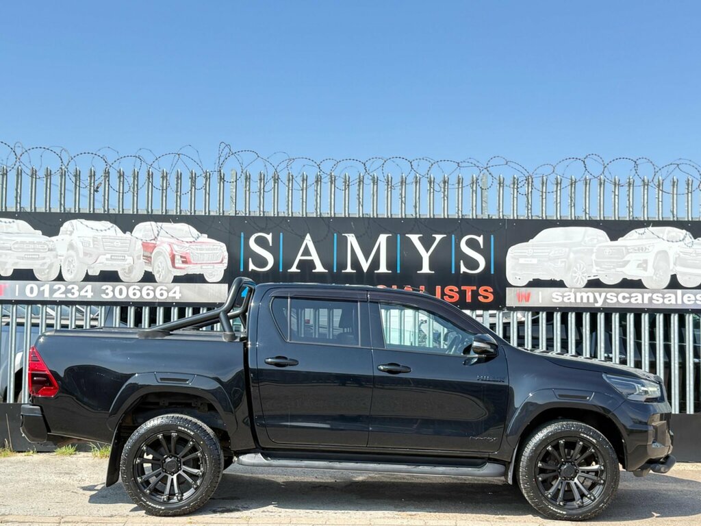 Toyota HILUX 2.8 D-4d Invincible X 4Wd Euro 6 Ss Black #3