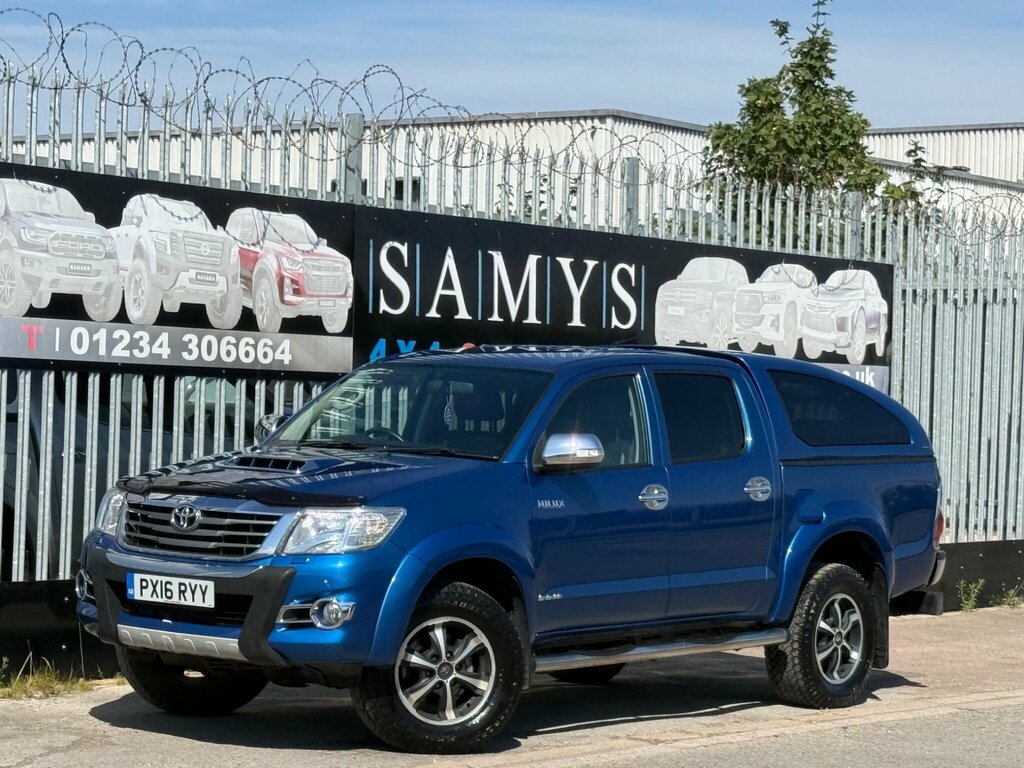Toyota HILUX Active White #1