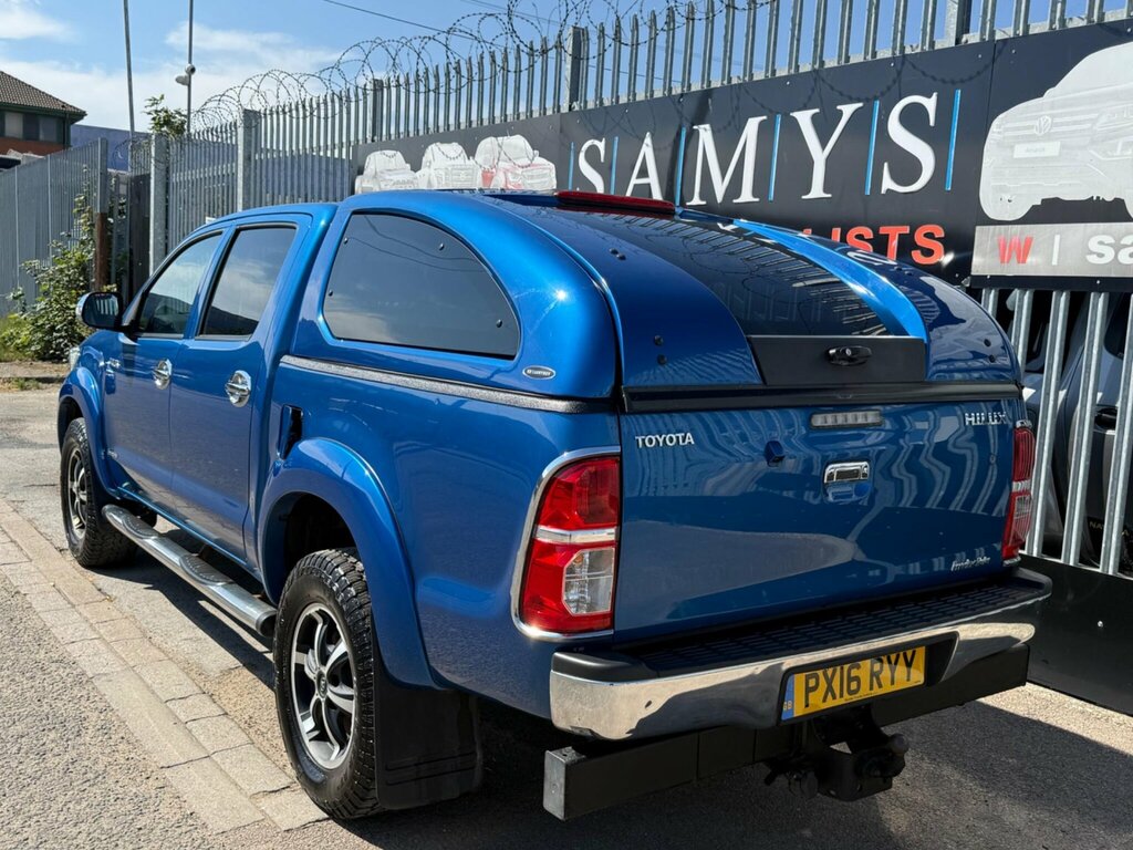 Toyota HILUX Active White #15