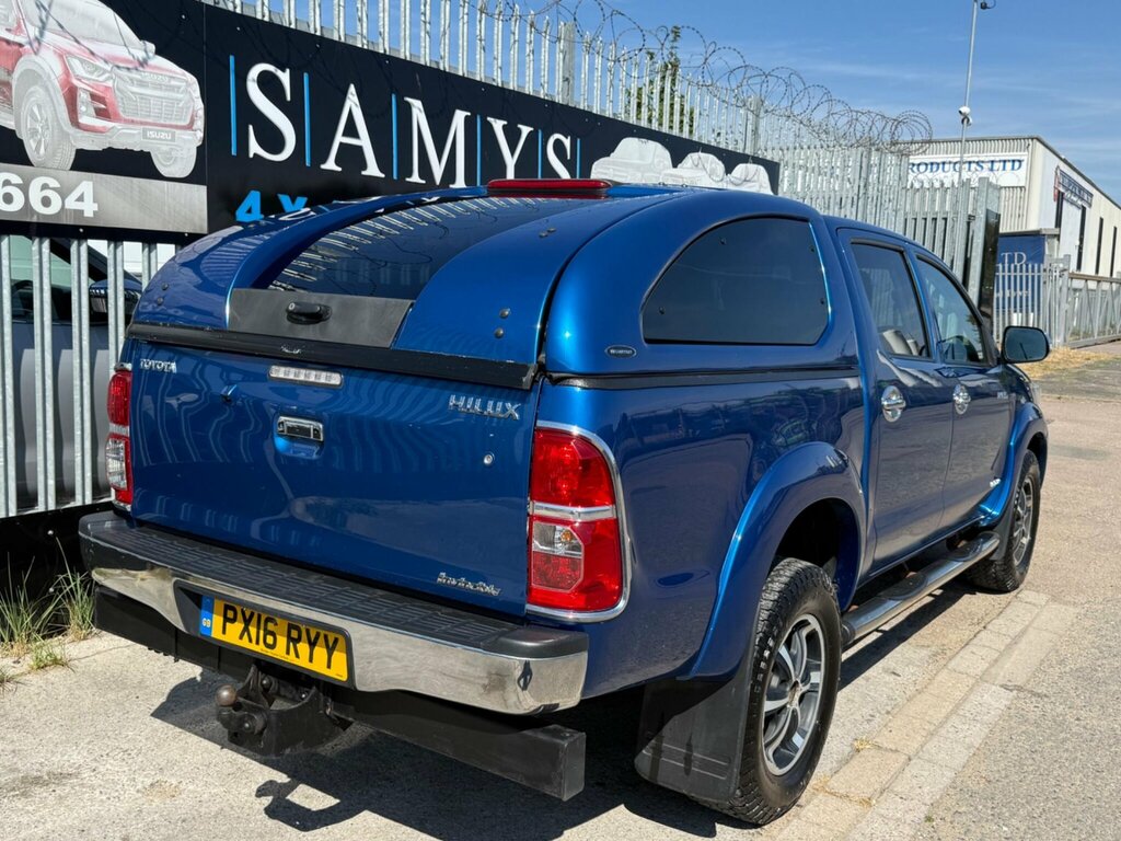 Toyota HILUX Active White #14