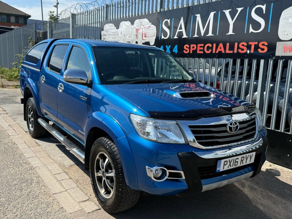 Toyota HILUX Active White #12