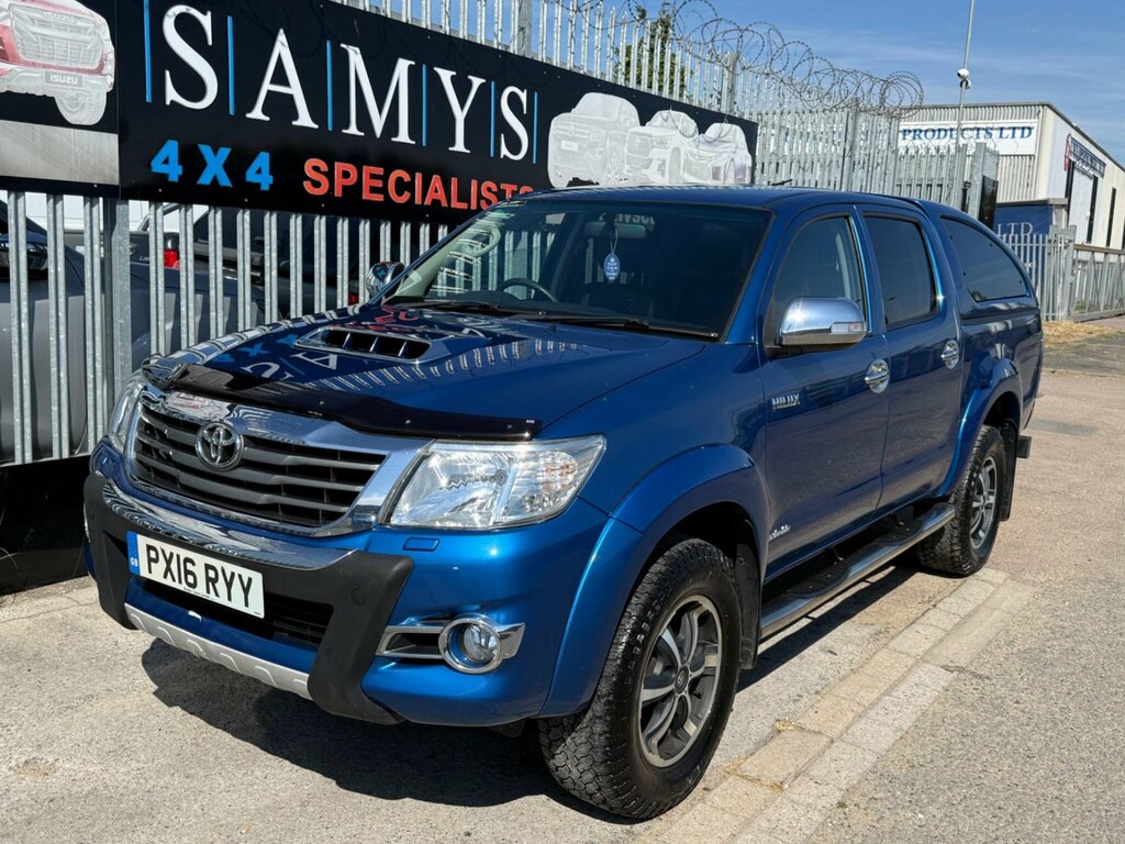 Toyota HILUX Active White #13