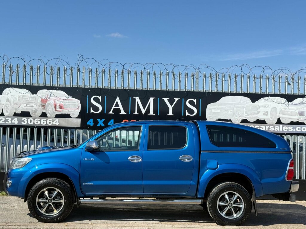 Toyota HILUX Active White #3