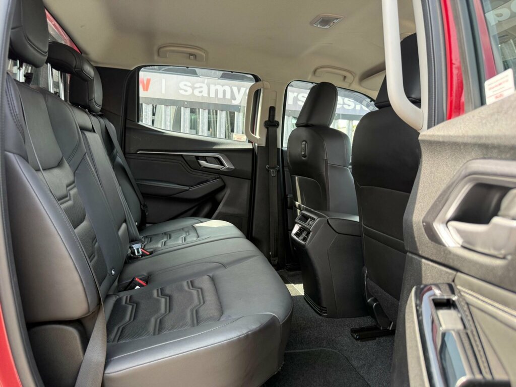 Isuzu D-Max 1.9 V-cross Double Cab 4X4 - 2023 73 Red #10