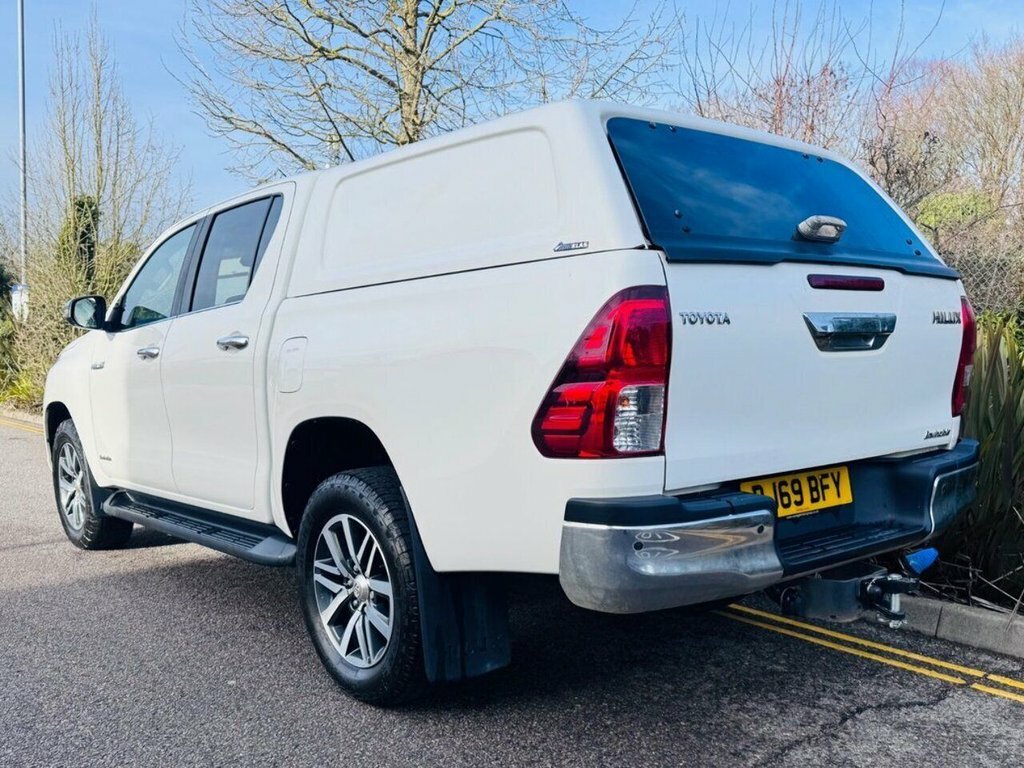 Toyota HILUX 2.4L Invincible White #3
